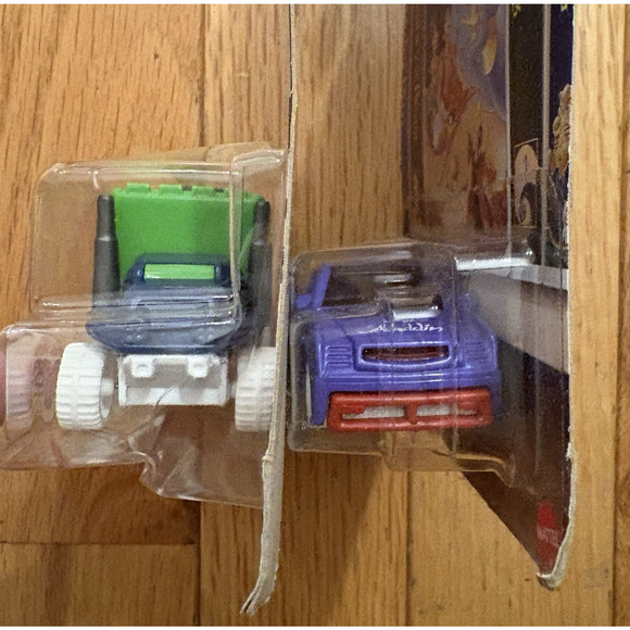 Hot Wheels Disney Classics - ALADDIN Boom Box | PETER PAN Baja Hauler - Picture 6 of 8